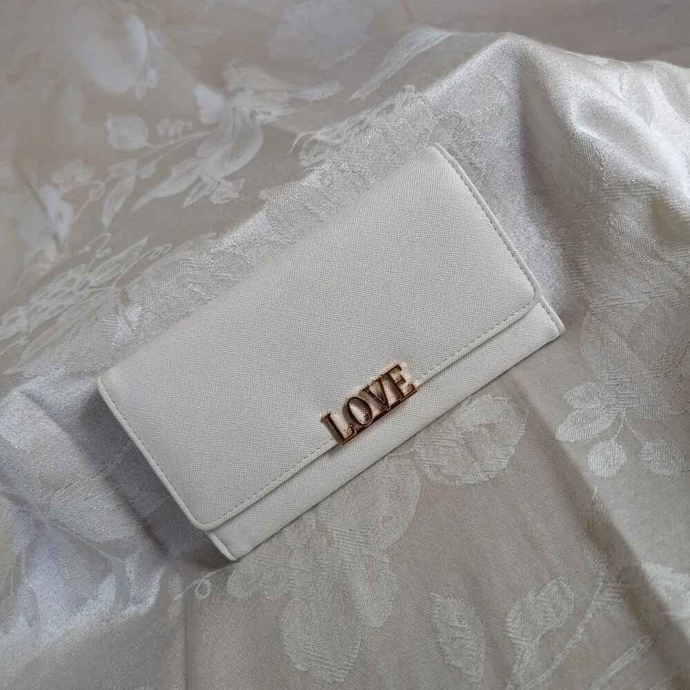 White with Gold LOVE billfold wallet - Picture 5 of 7